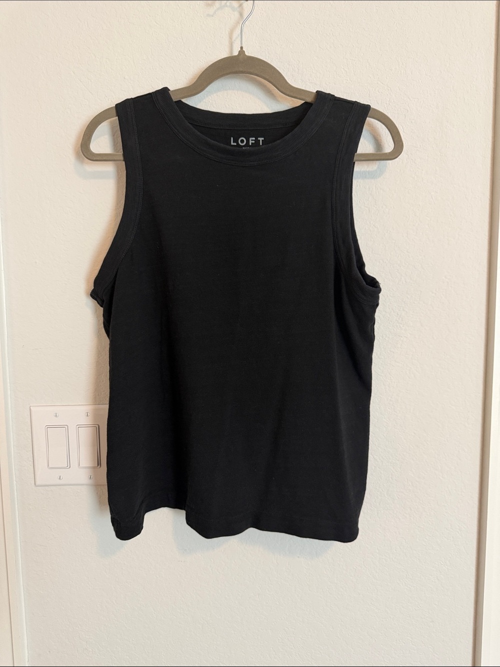 LOFT Black Sleeveless Crewneck Tank